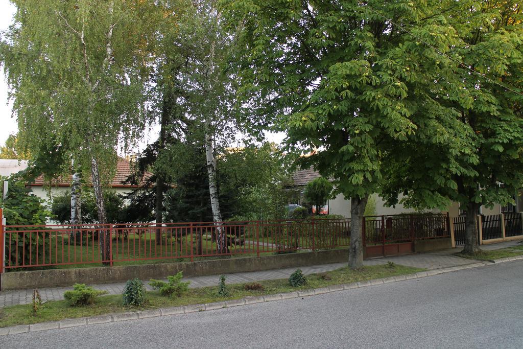Evelin Nyaralohaz Villa Siofok Exterior photo