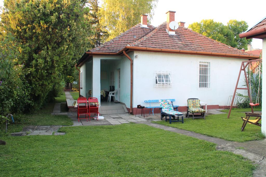 Evelin Nyaralohaz Villa Siofok Exterior photo