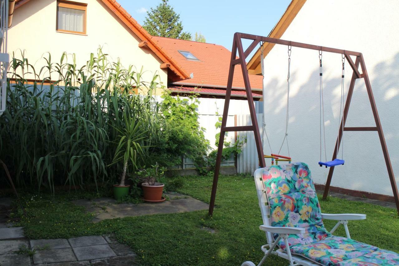 Evelin Nyaralohaz Villa Siofok Exterior photo