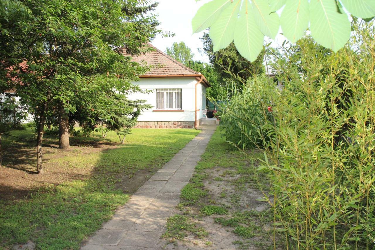 Evelin Nyaralohaz Villa Siofok Exterior photo